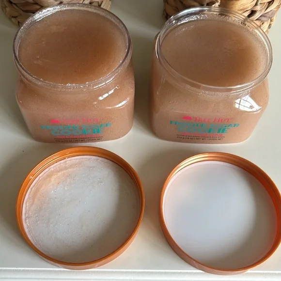 Frosted Sugar Cookie Shea Sugar Scrub Tree Hut Set - Picture 4 of 5